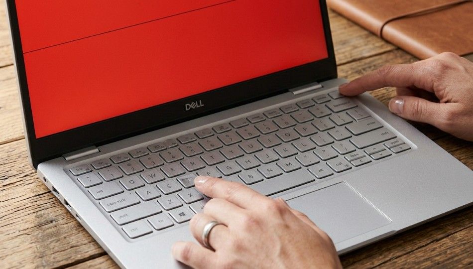 'Dell laptop LCD BIST test showing D key held during power button press with red color panel on screen